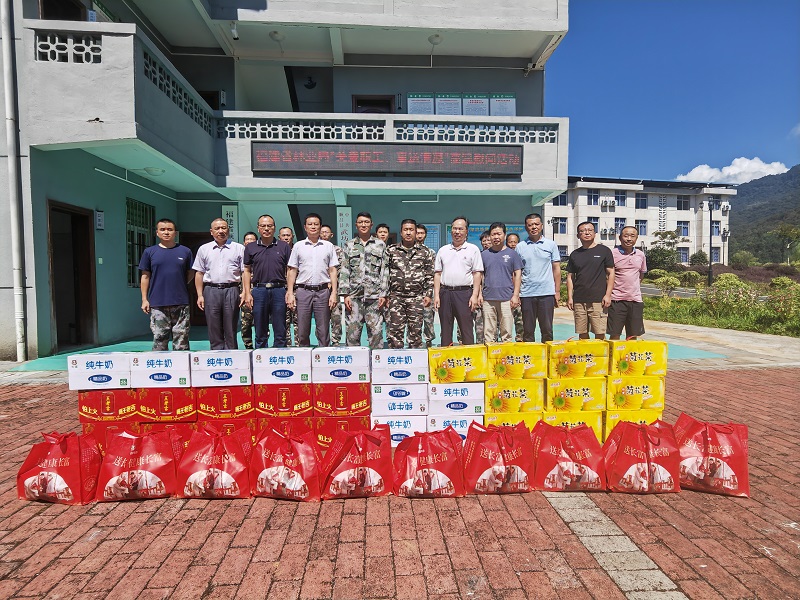 福建省林業(yè)局領(lǐng)導(dǎo)開展“夏送清涼”慰問活動