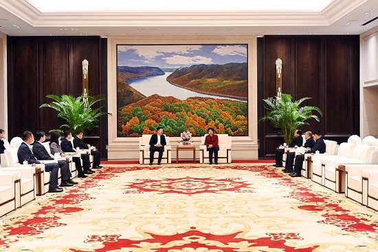 余紅輝拜會黑龍江省委副書記、省長梁惠玲