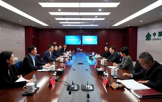 余紅輝會見四川省樂山市委副書記、市長陳光浩一行