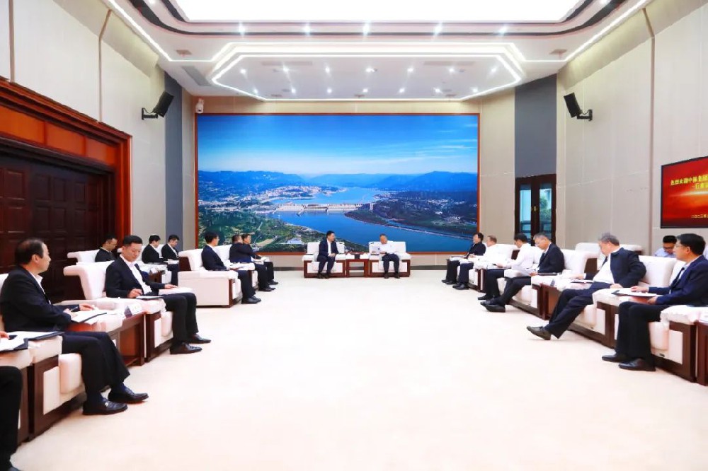 余紅輝拜訪(fǎng)中國(guó)三峽集團(tuán)黨組書(shū)記、董事長(zhǎng)雷鳴山