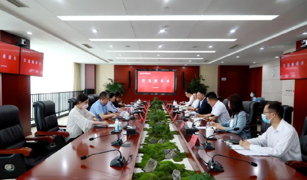 余紅輝與南方科技大學(xué)教授、工程技術(shù)創(chuàng)新中心（北京）主任胡清一行交流座談