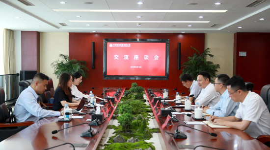 余紅輝與國家開發(fā)銀行湖南分行黨委書記、行長宋征座談