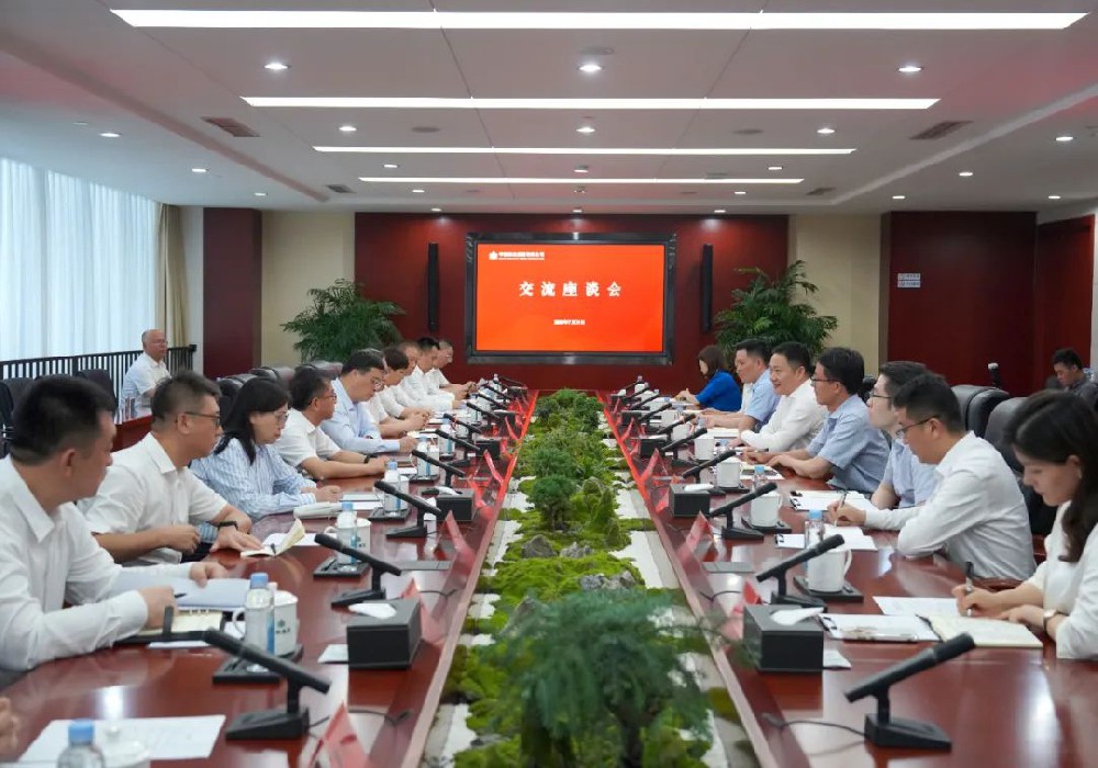 余紅輝與山西省委常委、太原市委書記韋韜座談