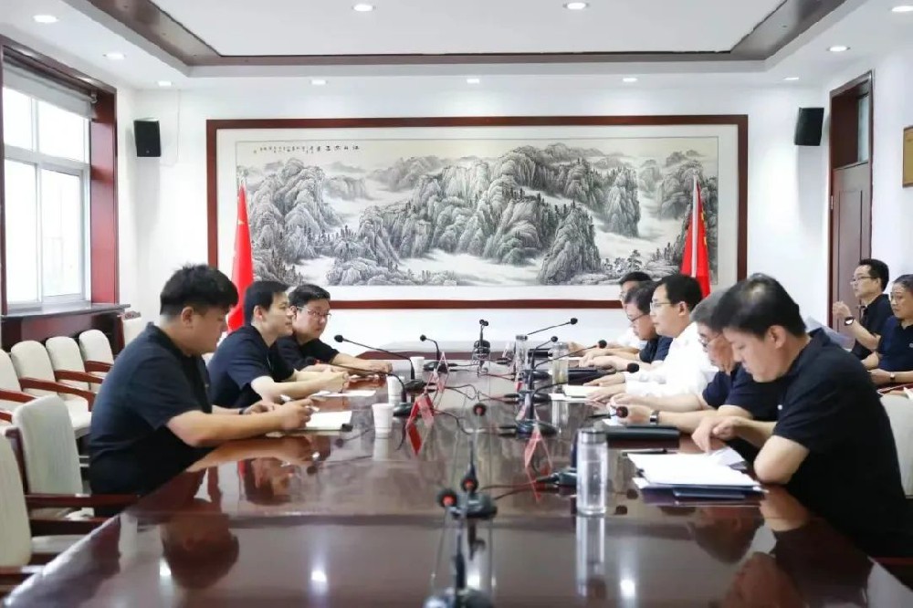 康鶴與河北邯鄲市肥鄉(xiāng)區(qū)委書記劉亞洲、區(qū)長趙鵬飛會談